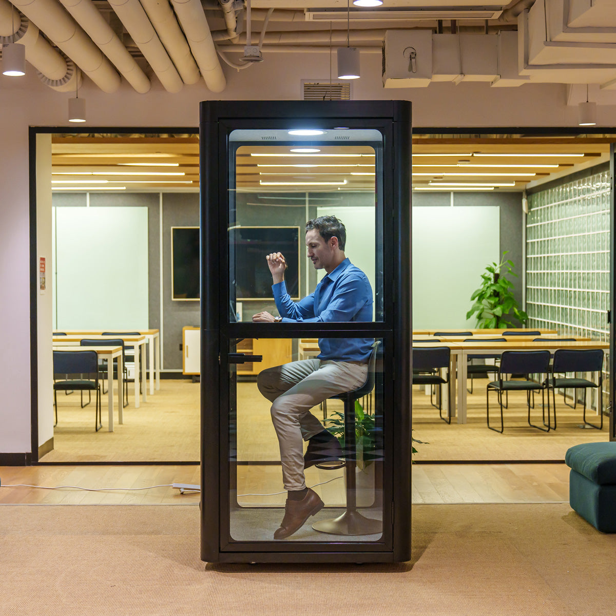 Single Glass Office Meeting Booth